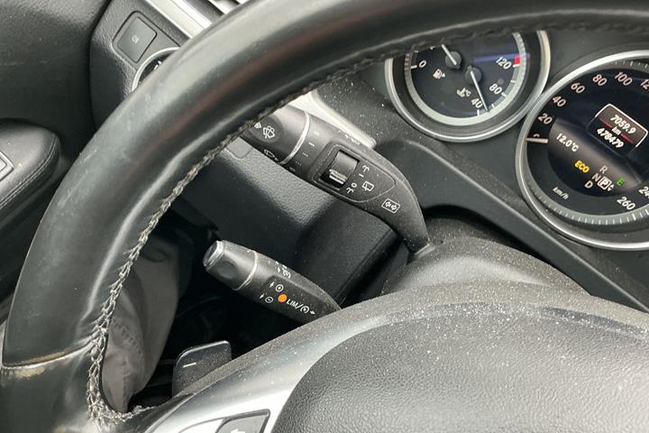 Sort Mercedes E200 d fra 2016 set indefra