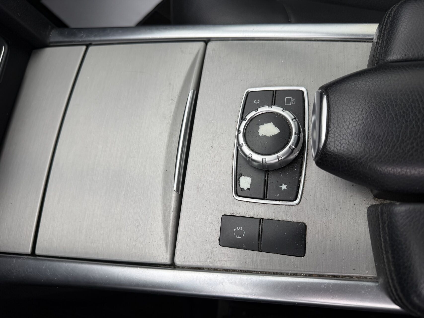 Sort Mercedes E200 d fra 2016 set indefra