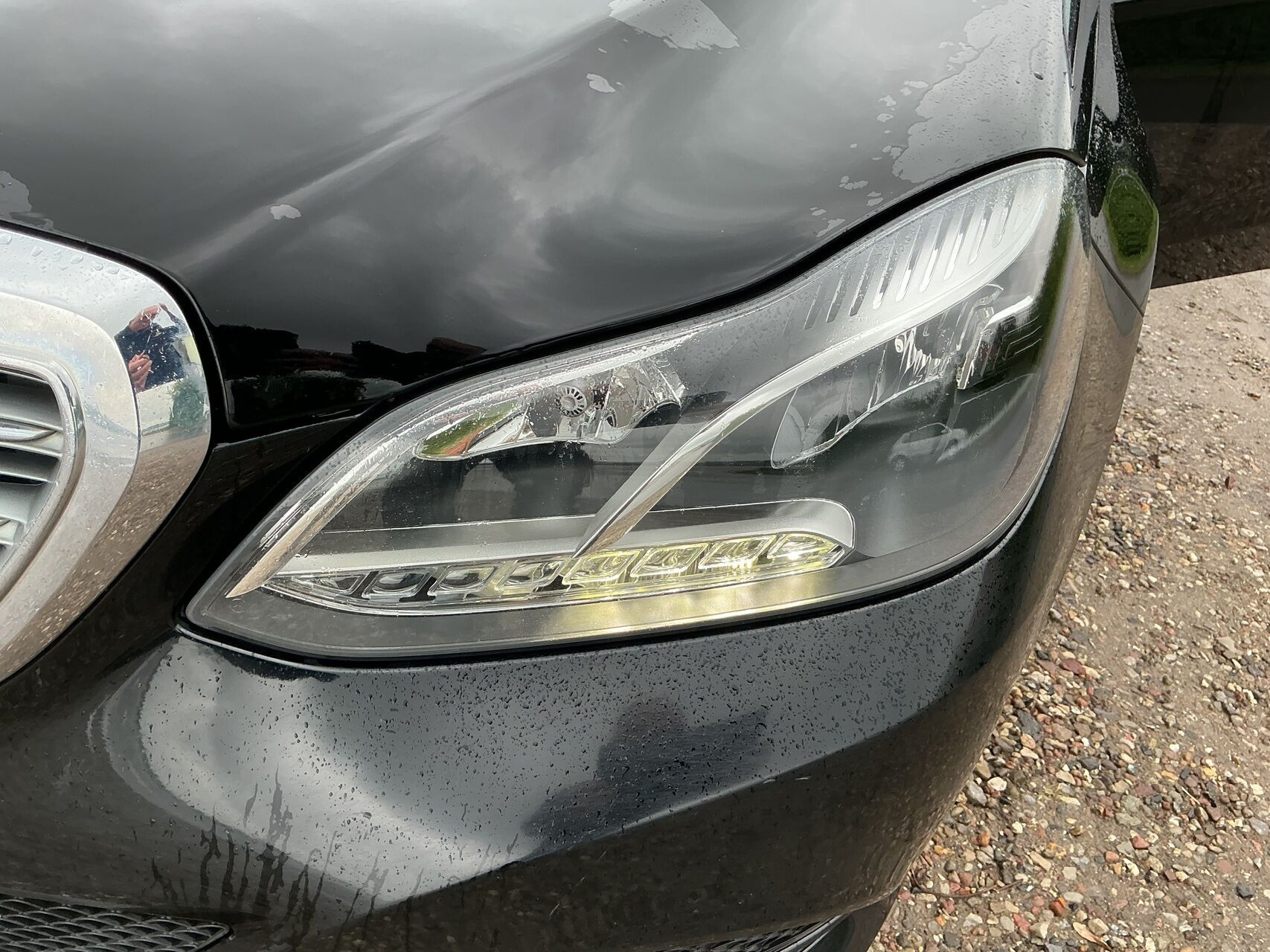 Sort Mercedes E200 d fra 2016 set udefra