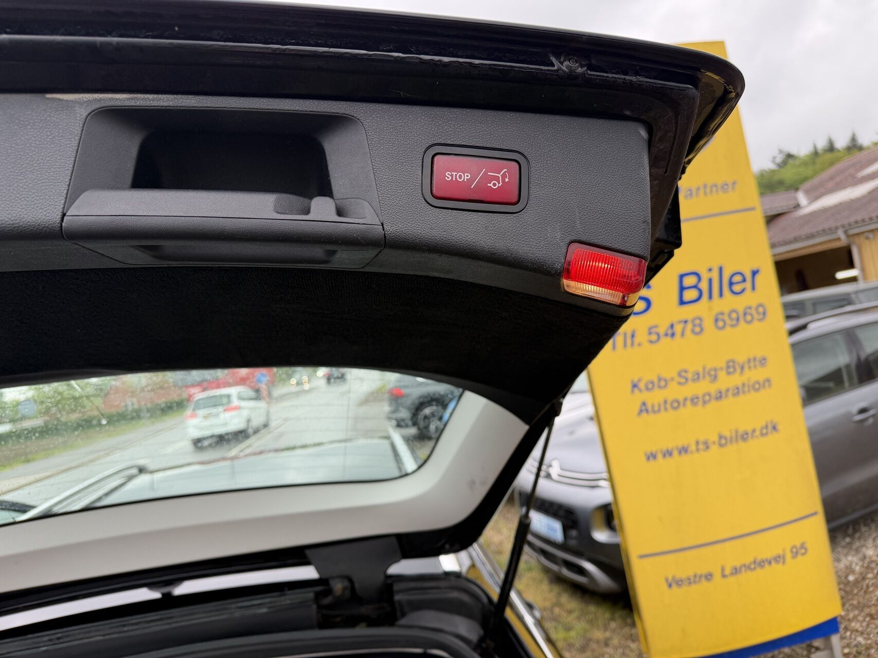 Sort Mercedes E200 d fra 2016 set udefra