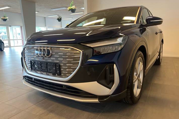 Blå Audi Q4 fra 2024