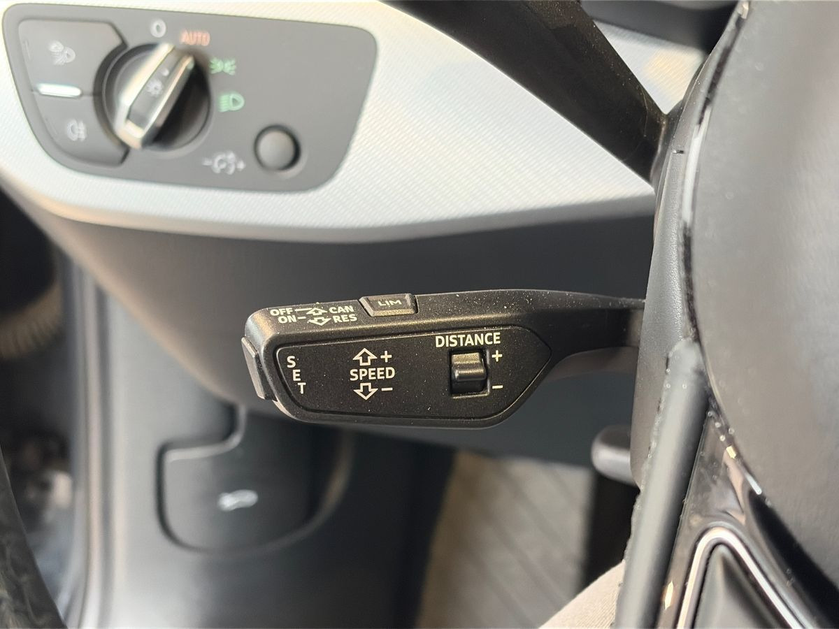 Grå Audi A4 fra 2019