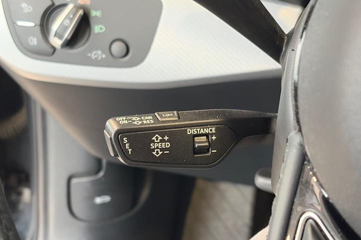 Grå Audi A4 fra 2019