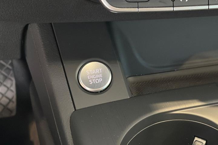 Grå Audi A4 fra 2019