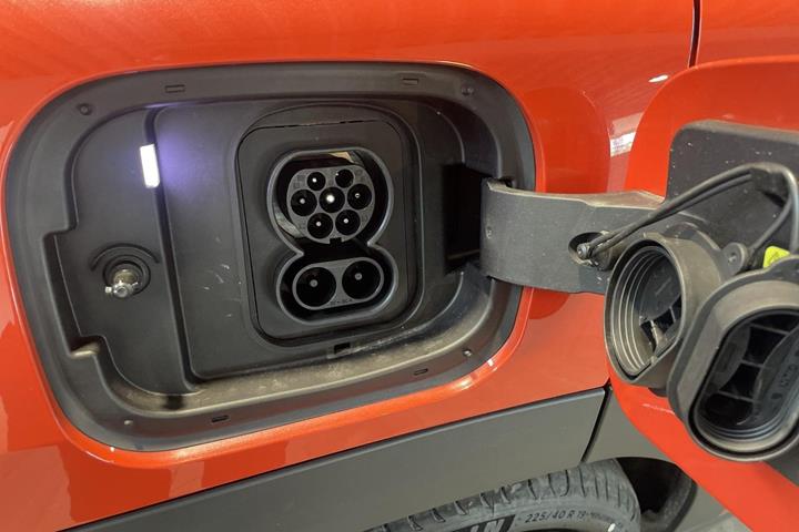 Orange Mini Aceman E fra 2025
