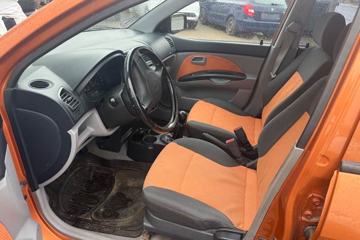 Orange Kia Picanto fra 2005
