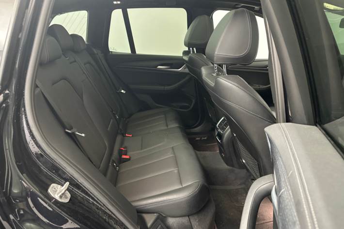 Sort BMW iX3 fra 2023