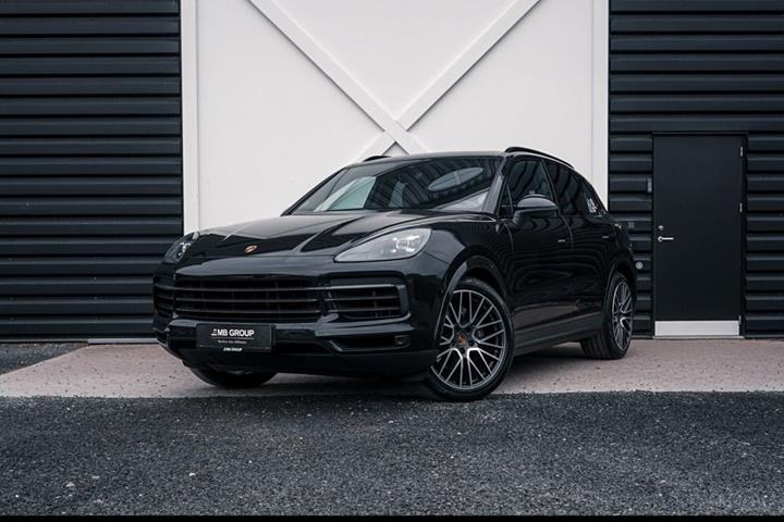 Gul Porsche Cayenne fra 2019 set udefra