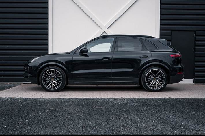 Gul Porsche Cayenne fra 2019