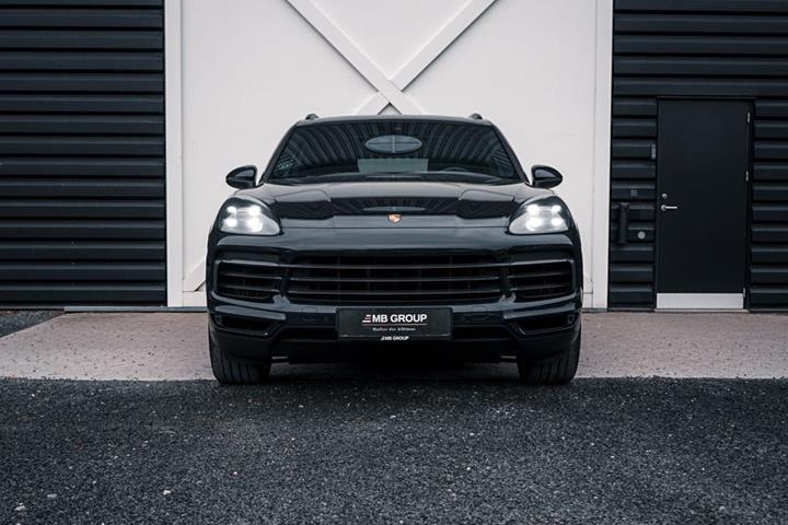 Gul Porsche Cayenne fra 2019