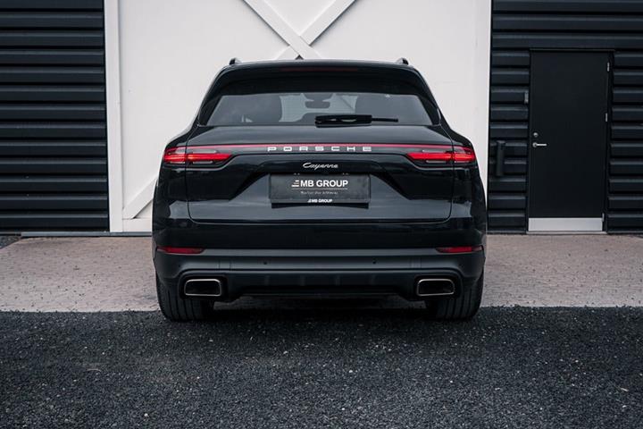 Gul Porsche Cayenne fra 2019