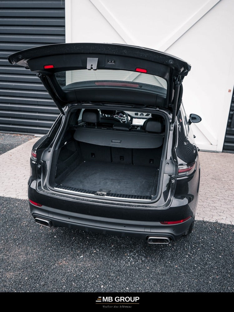 Gul Porsche Cayenne fra 2019