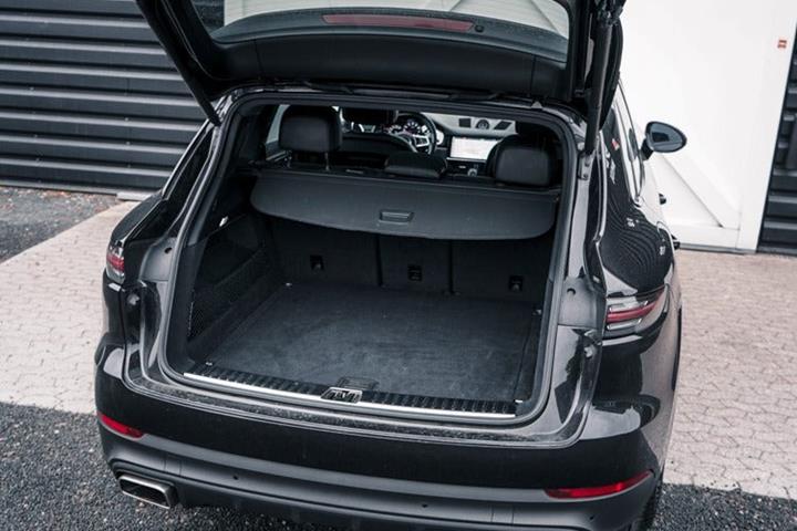 Gul Porsche Cayenne fra 2019