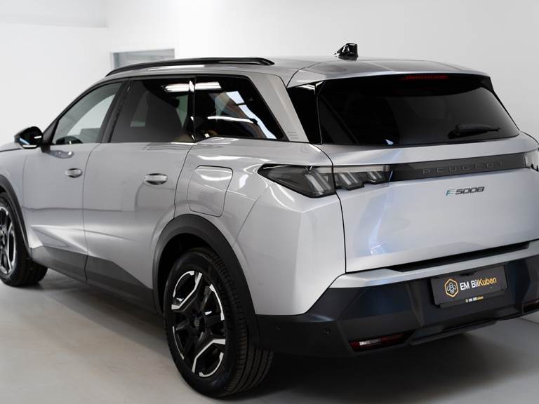 Peugeot e-5008 77 GT 7prs
