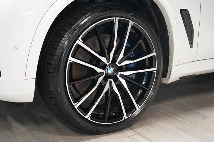 Hvid BMW X5 fra 2021