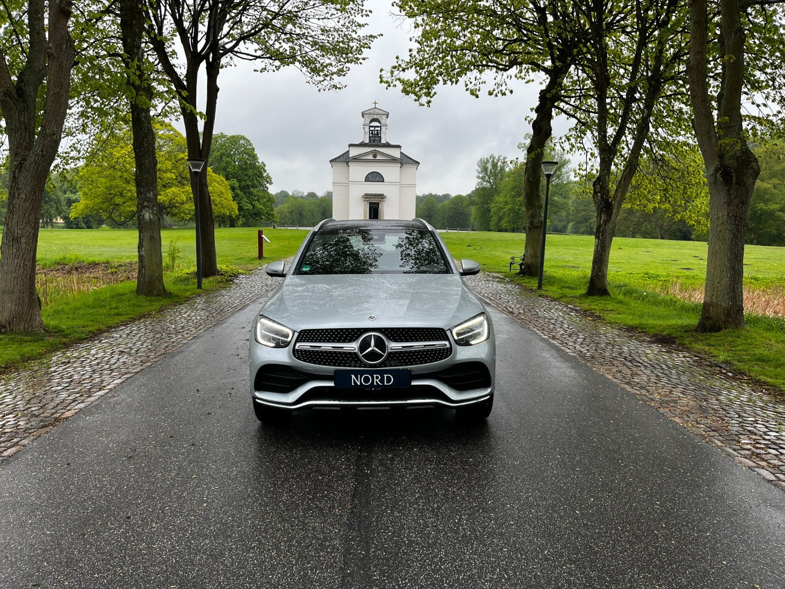 Grøn Mercedes GLC300 e fra 2022