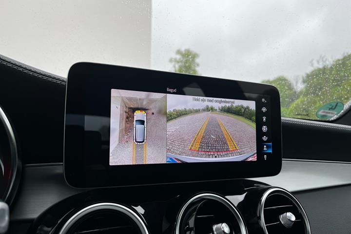 Grøn Mercedes GLC300 e fra 2022
