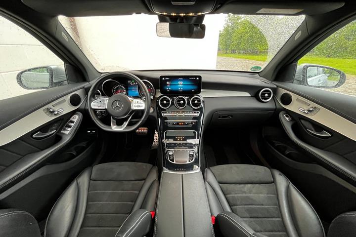 Grøn Mercedes GLC300 e fra 2022