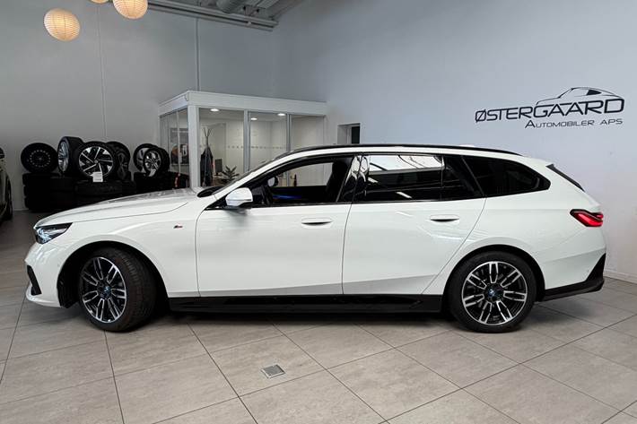 Hvid BMW i5 fra 2025
