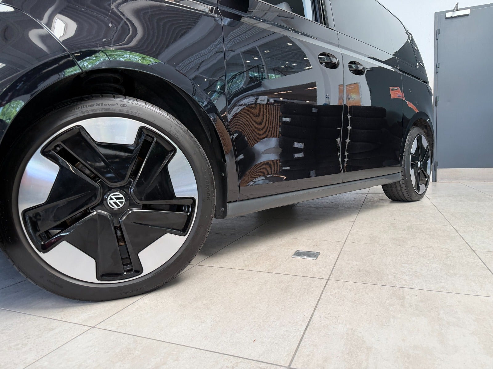 Sort VW ID.Buzz fra 2023
