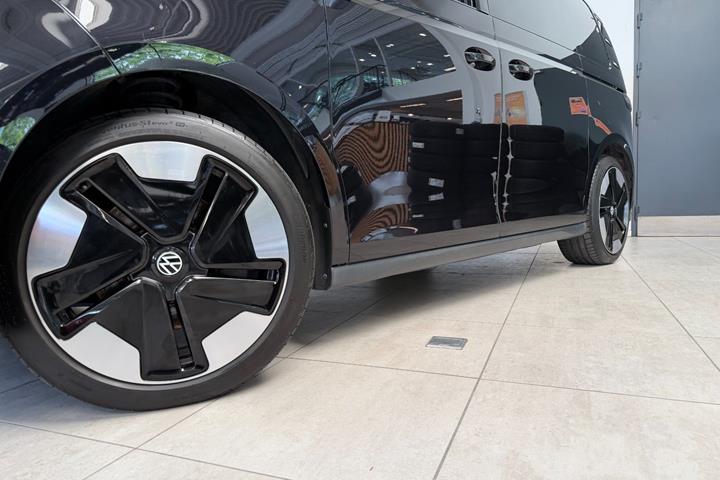 Sort VW ID.Buzz fra 2023