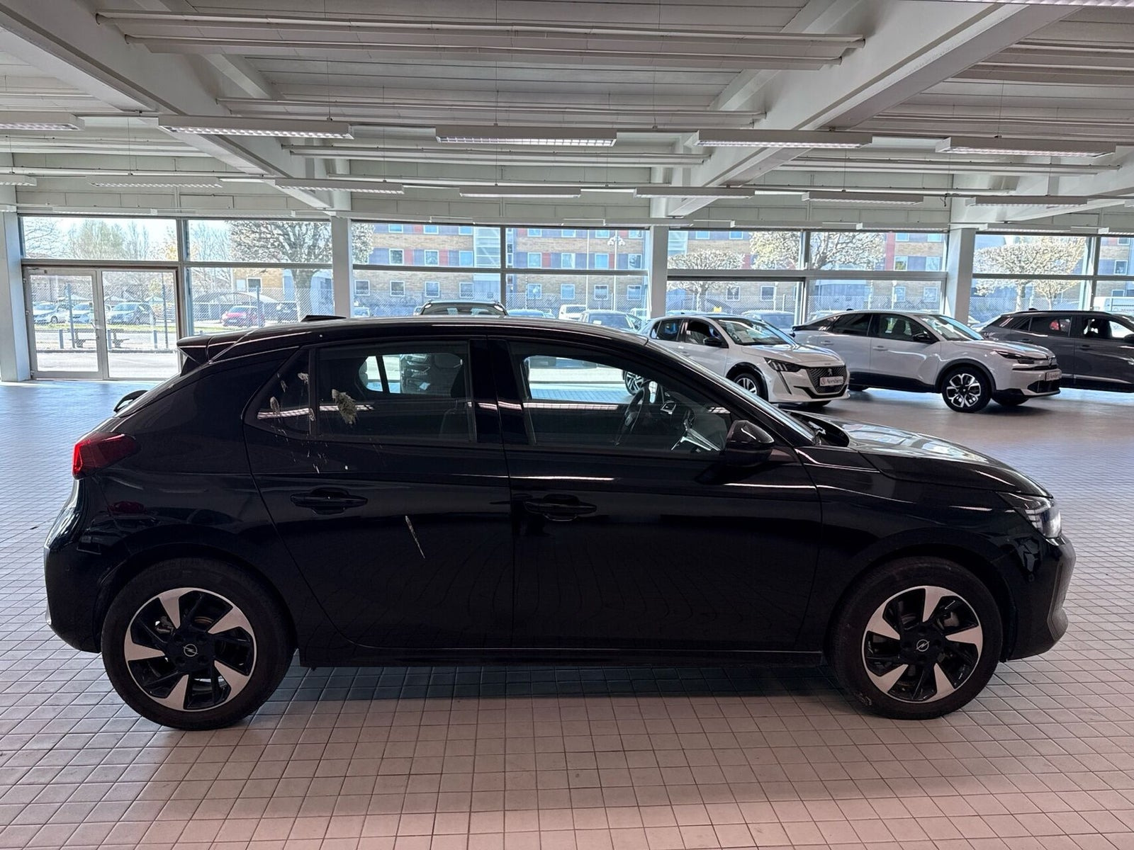 Sort Opel Corsa-e fra 2024