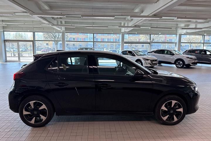 Sort Opel Corsa-e fra 2024