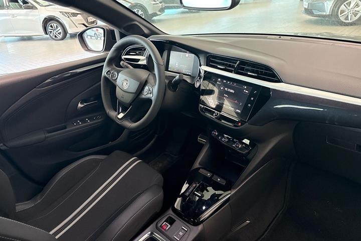 Sort Opel Corsa-e fra 2024