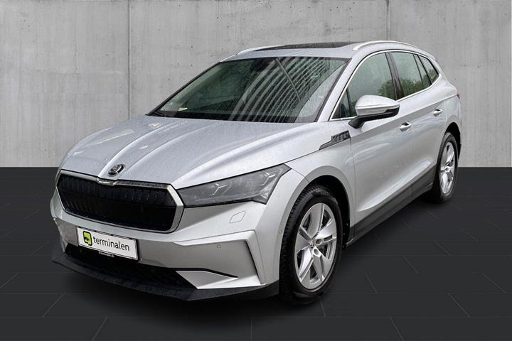 Sølv Skoda Enyaq fra 2021 set udefra