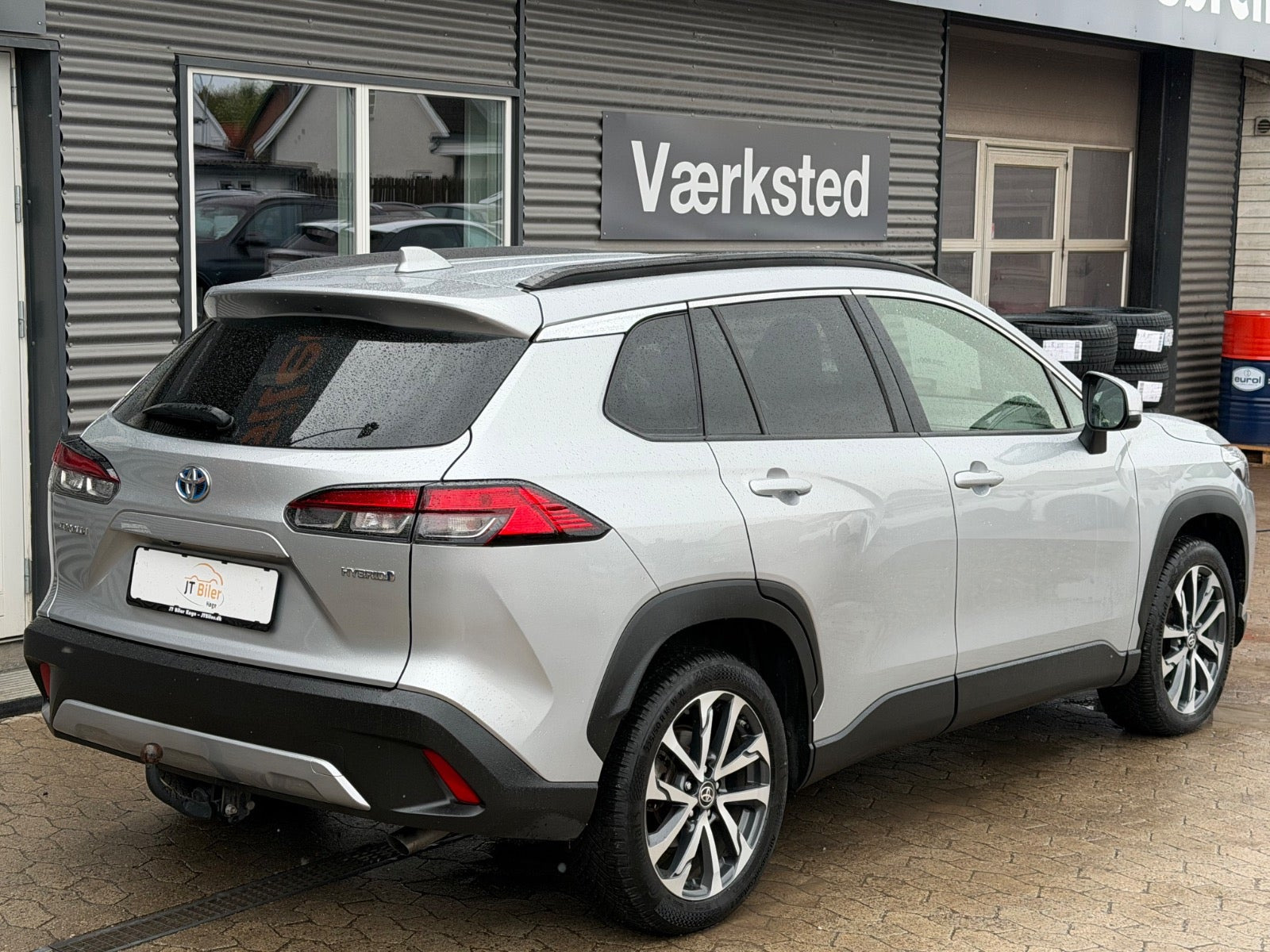 Sølv Toyota Corolla Cross fra 2023