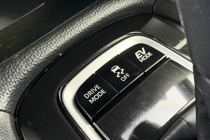 Sølv Toyota Corolla Cross fra 2023