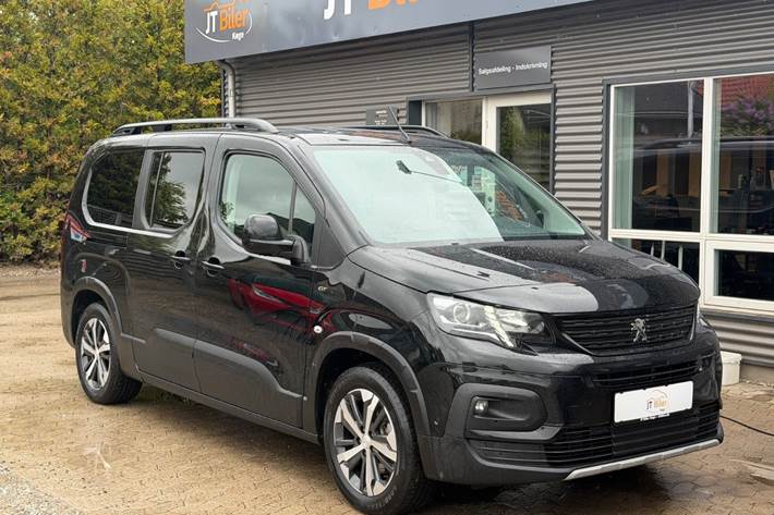 Sort Peugeot e-Rifter fra 2022 set udefra