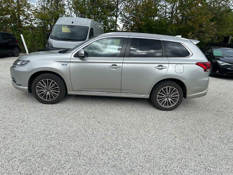 Mitsubishi Outlander 2,4 PHEV Intense CVT 4WD