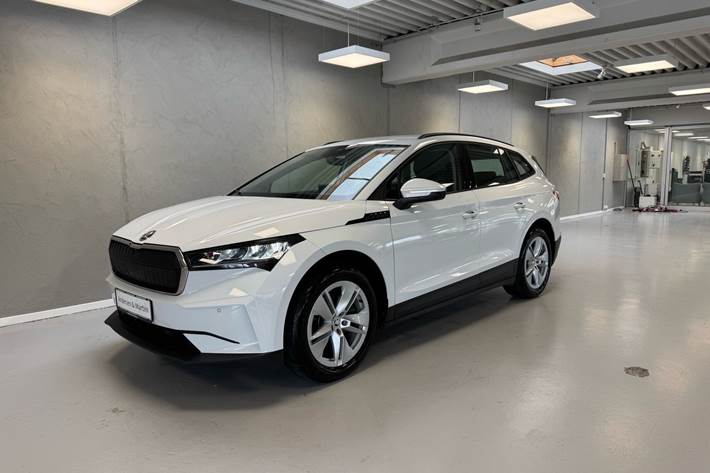 Hvid Skoda Enyaq fra 2023