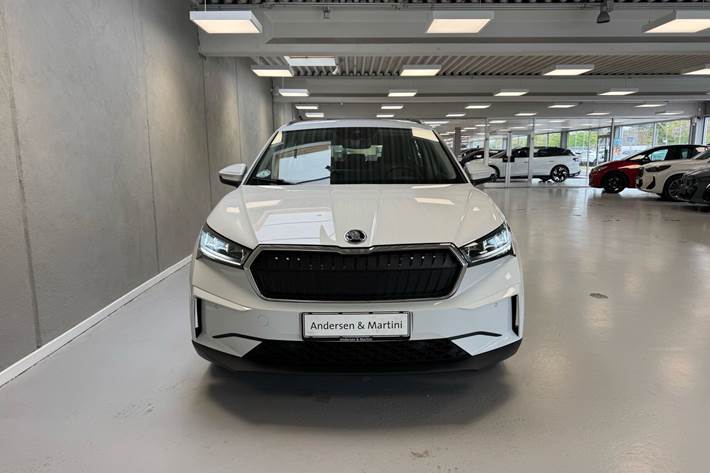 Hvid Skoda Enyaq fra 2023