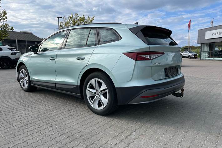 Grå Skoda Enyaq fra 2021