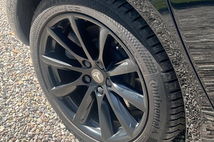 Sort Tesla Model 3 fra 2021