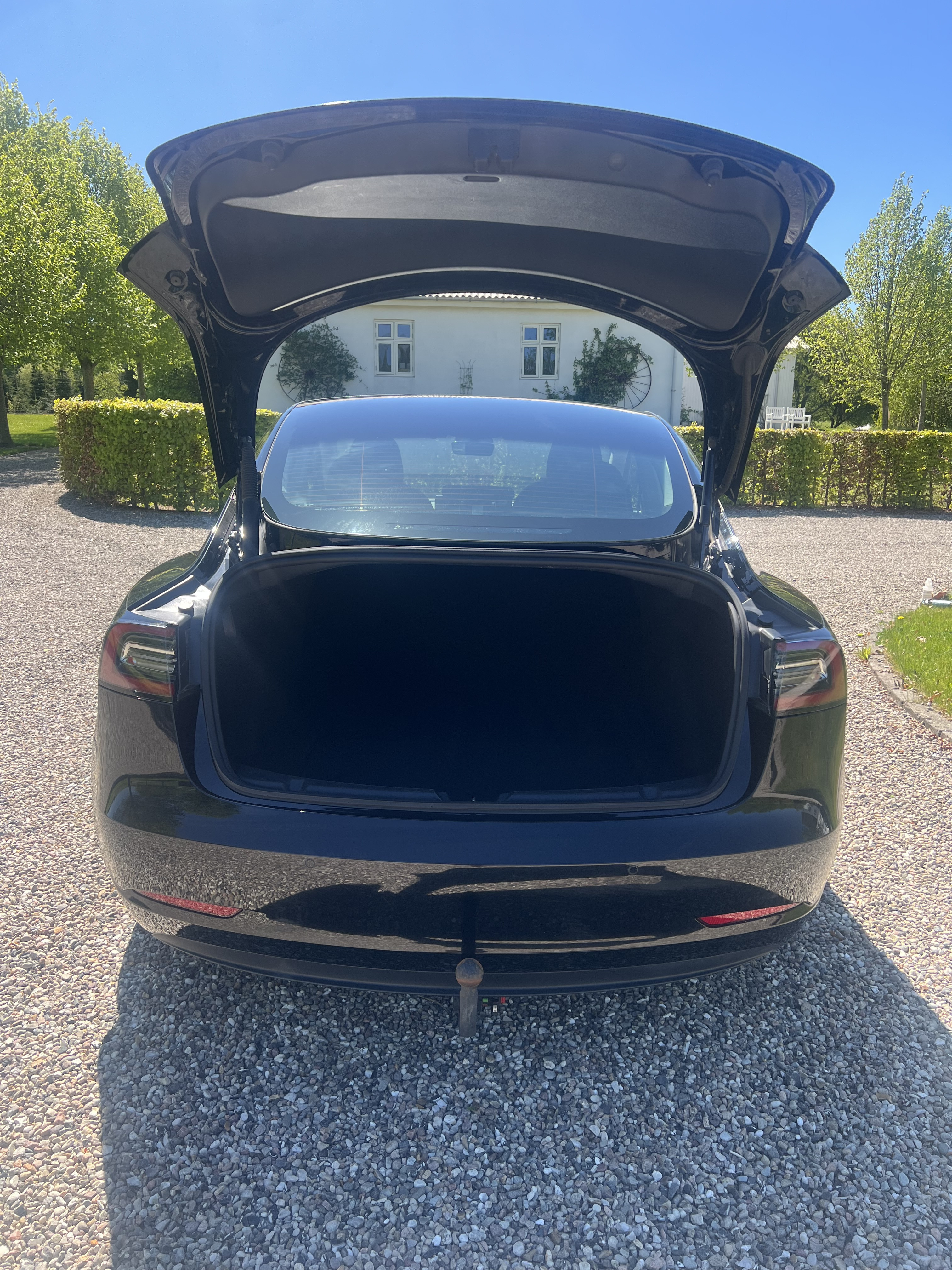 Sort Tesla Model 3 fra 2021