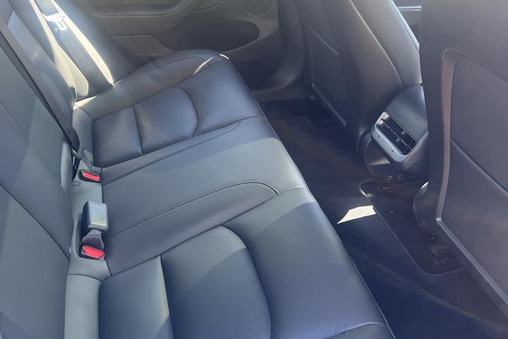 Sort Tesla Model 3 fra 2021