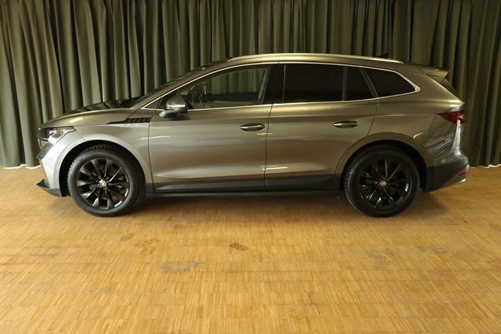 Grå Skoda Enyaq fra 2023
