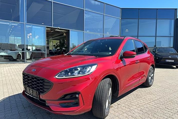 Rød Ford Kuga fra 2020