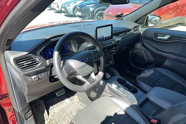 Rød Ford Kuga fra 2020