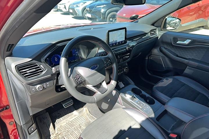 Rød Ford Kuga fra 2020