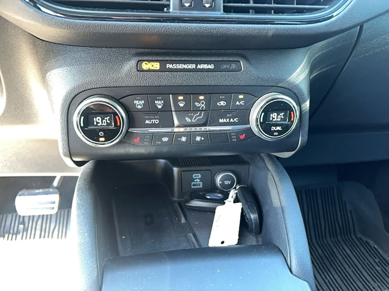 Rød Ford Kuga fra 2020