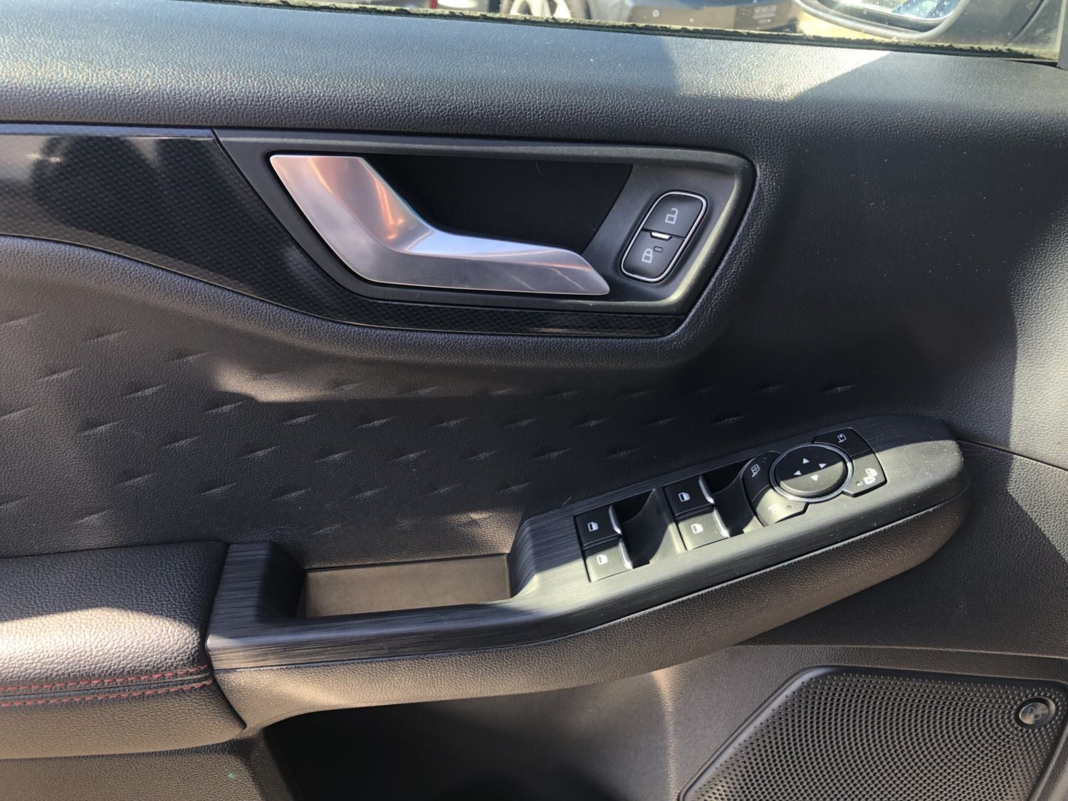Grå Ford Kuga fra 2020