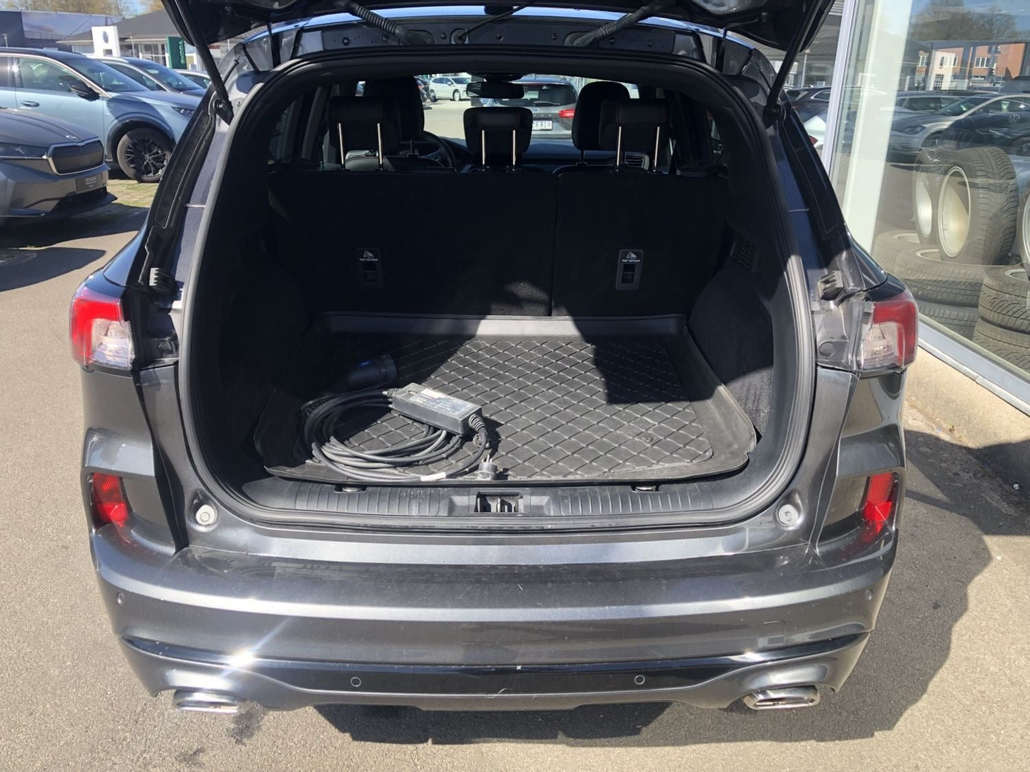 Grå Ford Kuga fra 2020