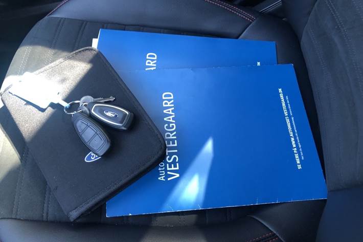 Grå Ford Kuga fra 2020