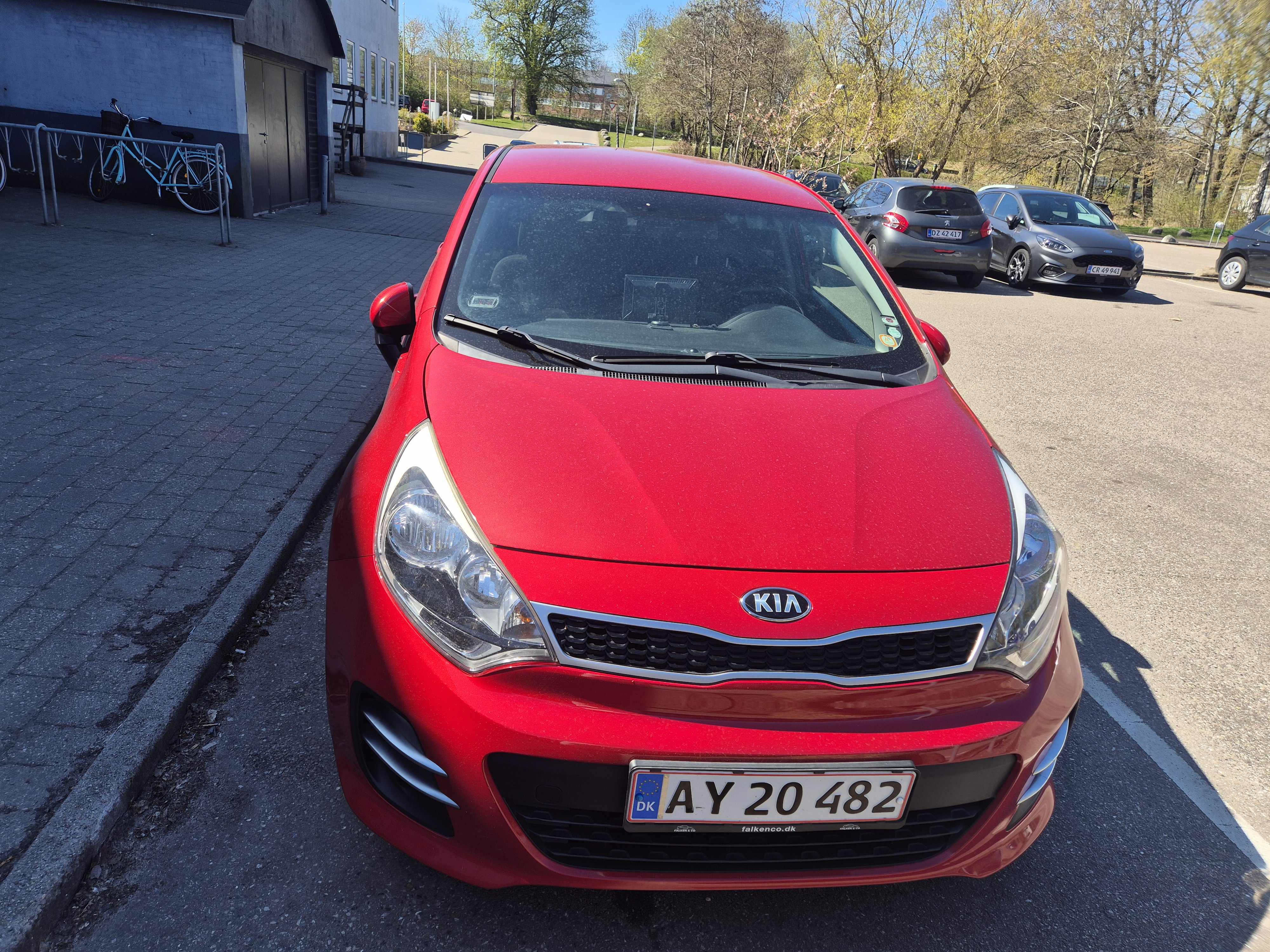 Rød Kia Rio fra 2015