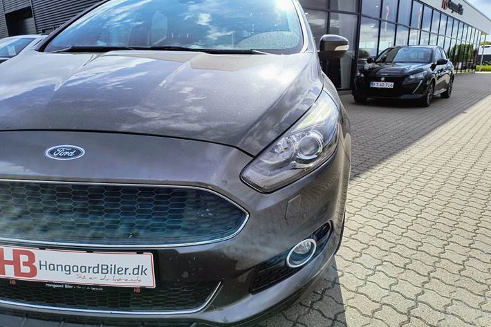 Grå Ford S-MAX fra 2019