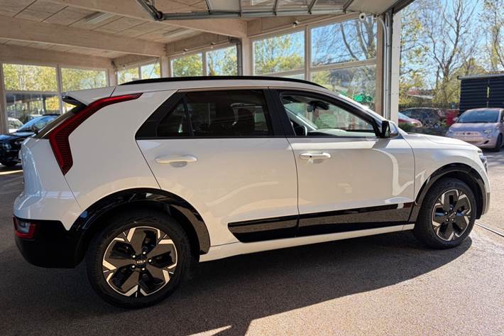 Hvid Kia Niro fra 2023